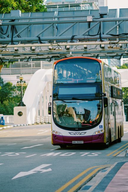 double-decker bus — двухэтажный автобус