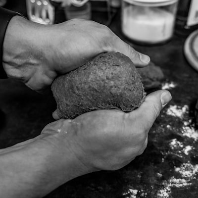 kneaded — месил