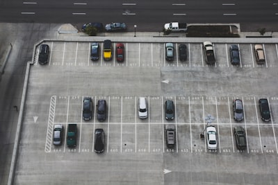 miejsce parkingowe — парковочное место