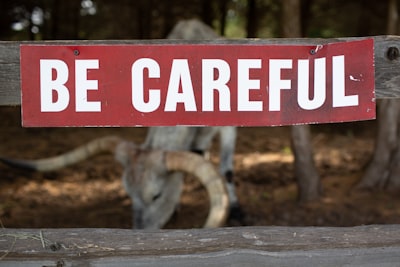 Be careful — будь осторожен