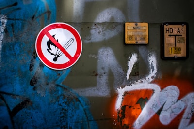 Restrict — ограничивать