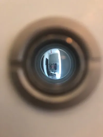 Peep — подглядывать