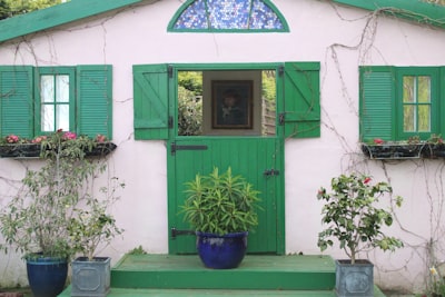 quaint — старомодно-милый