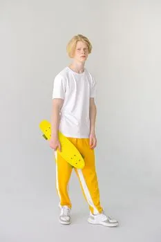 go for a sporty look — выберите спортивный образ