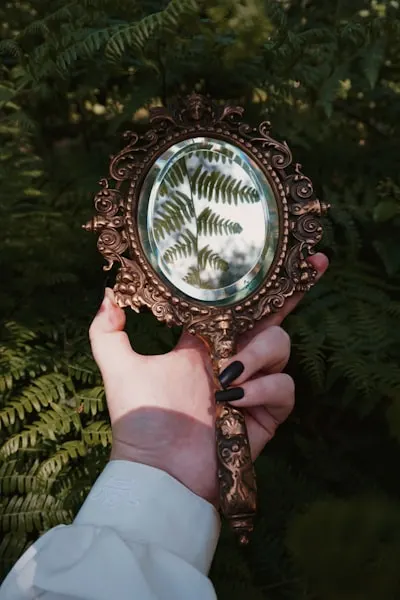 Scrying — гадание по зеркалу