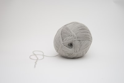 tightly — крепко