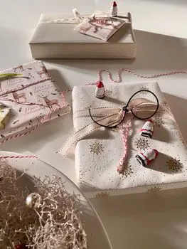 gift-wrap — упаковывать