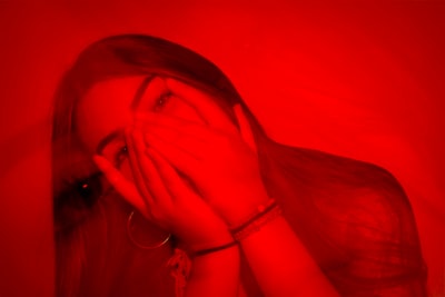 Blush — краснеть