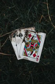 down on one's luck — неповезло
