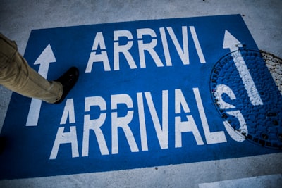 on-time arrival — прибытие по расписанию