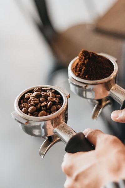 Agitate the coffee grounds — перемешать кофейную гущу