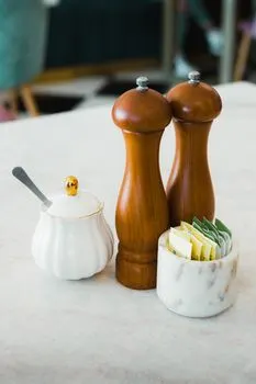 Sugar bowl — Сахарница