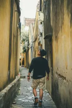 Wander off — Уйти в сторону