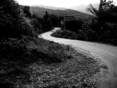 The road takes a turn — дорога поворачивает