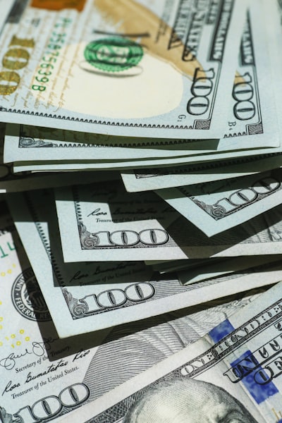Pay in cash — платить наличными