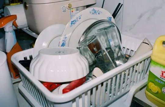 clear away the table — Уберите со стола