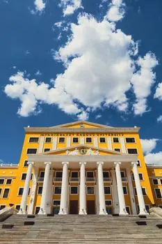 State university — Государственный университет
