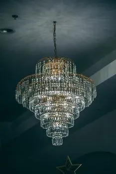 żyrandol — люстра