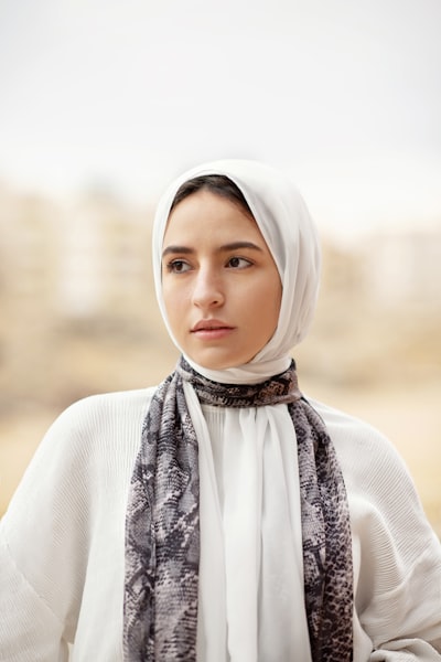 Modest — скромный