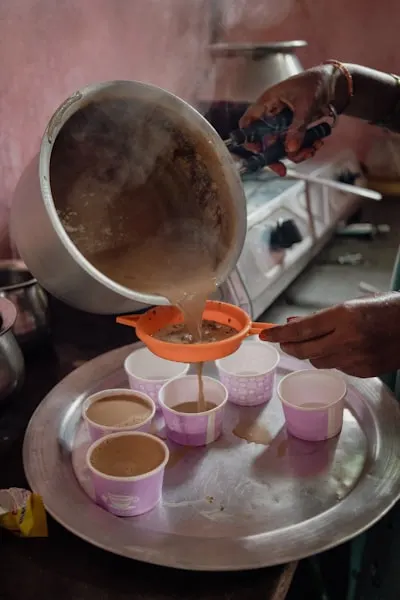 Pour out — выливать