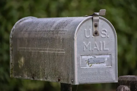 Snail mail — обычная почта