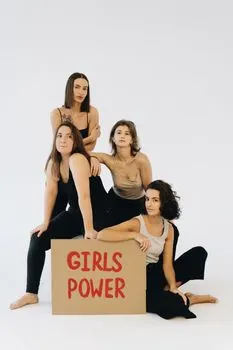 females — женщины