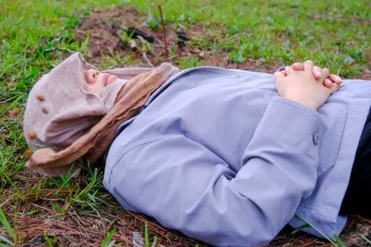 To faint — падать в обморок