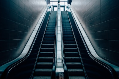 Escalera mecánica — эскалатор