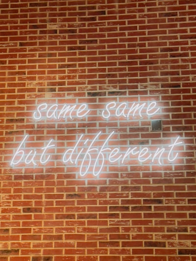 Completamente diferente — совсем другой