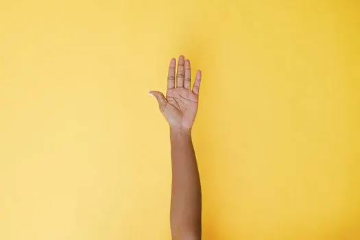 Let me through — Пропустите меня