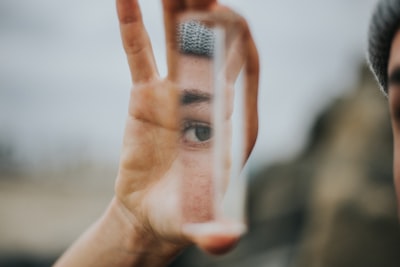 reflected — отражал