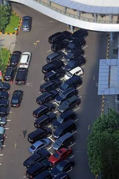 estacionamiento — Парковка