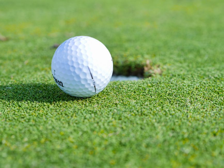 18 hole course — поле на восемнадцать лунок
