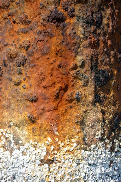 corrosive — разъедающий