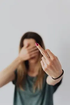 don't stoop to their level — не опускайтесь до их уровня