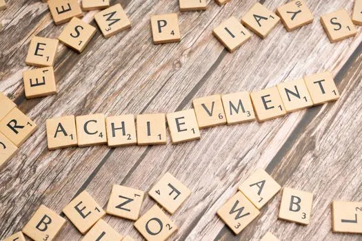 build on success — опираться на успех