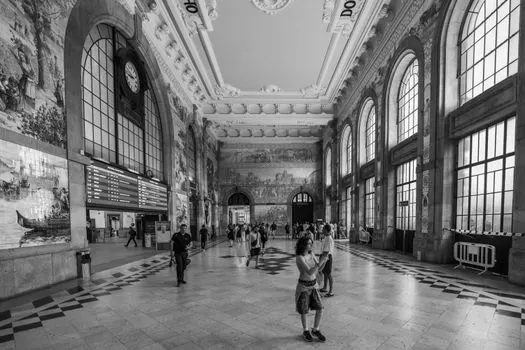Bahnhof — вокзал