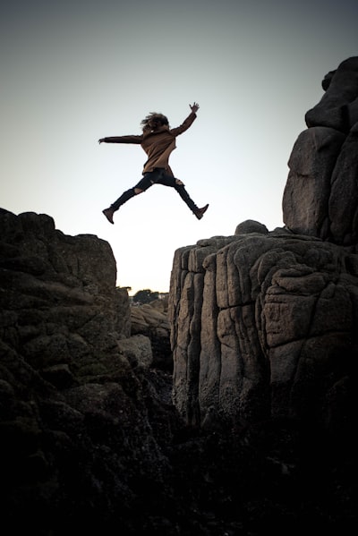 Jump to conclusions — делать поспешные выводы