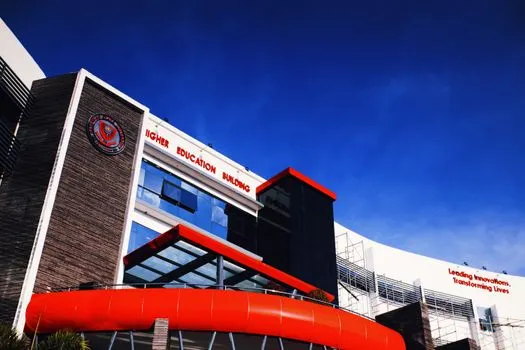 Universität — университет