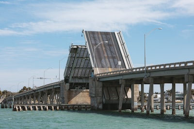 drawbridge — подъёмный мост