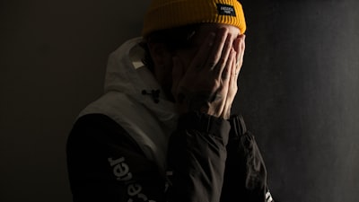 verschleiert — завуалированный