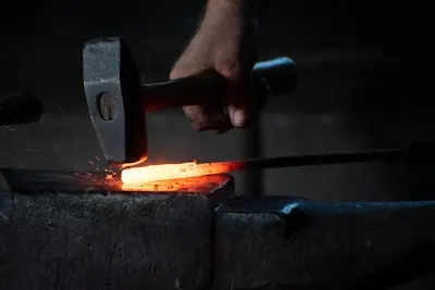 forge — подделывать