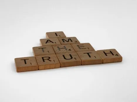 accuse of lying — обвинять во лжи