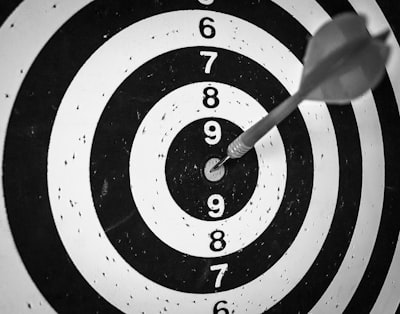 Bluntly hit the target — прямо попасть в цель