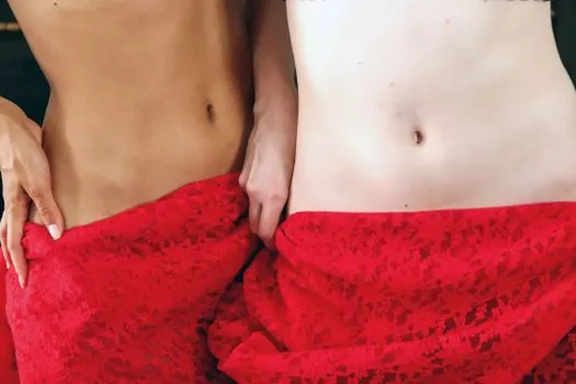 skimpy clothing — откровенная одежда