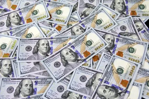 substantial amount of funding — значительный объем финансирования
