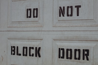 no more knock knock jokes — хватит шуток «тук-тук»