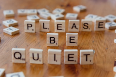 Quarrel over trifles — ссориться по пустякам