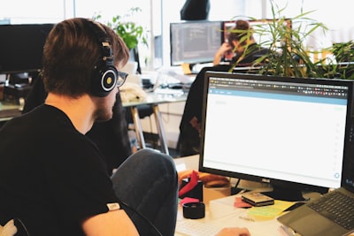 helpdesk — служба поддержки