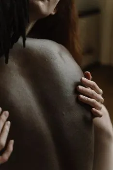 embraceable — привлекательный
